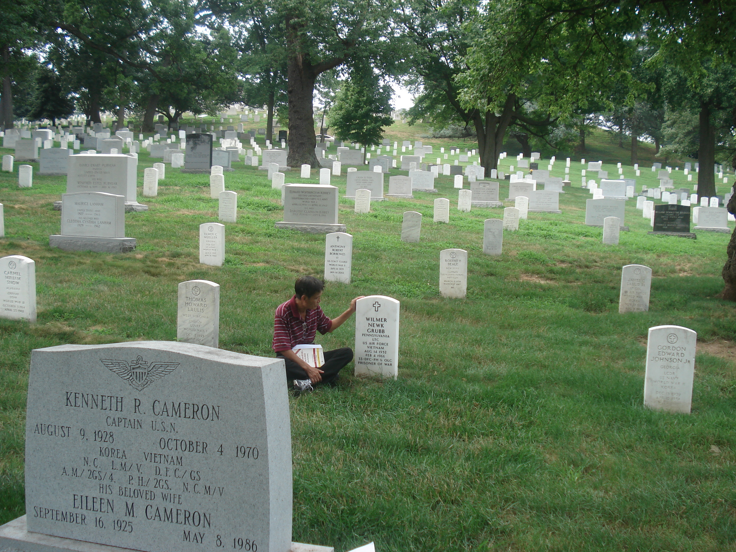  Du Pham visits&nbsp;Arlington National Cemetery 