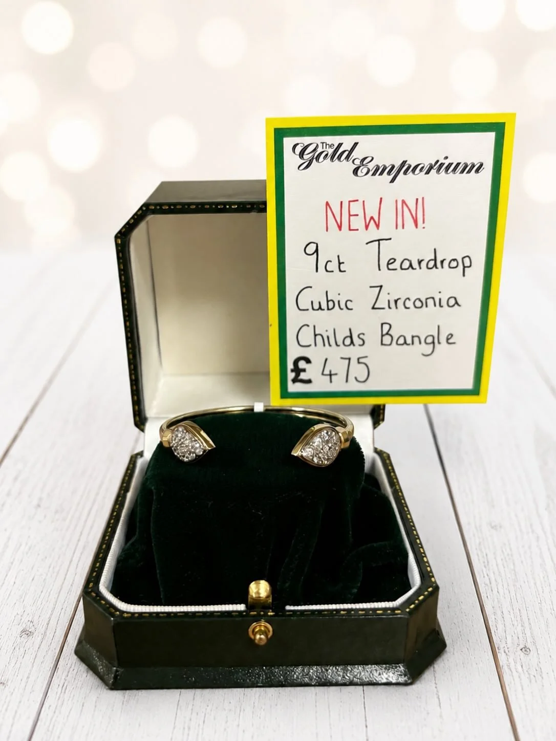 New gold stock 💛

We&rsquo;ve had requests for a gold child bangle, low and behold here we have this gorgeous 9ct cubic zirconia teardrop style bangle 🎀 we don&rsquo;t know how long this will be here for so come visit us in store to avoid disappoin