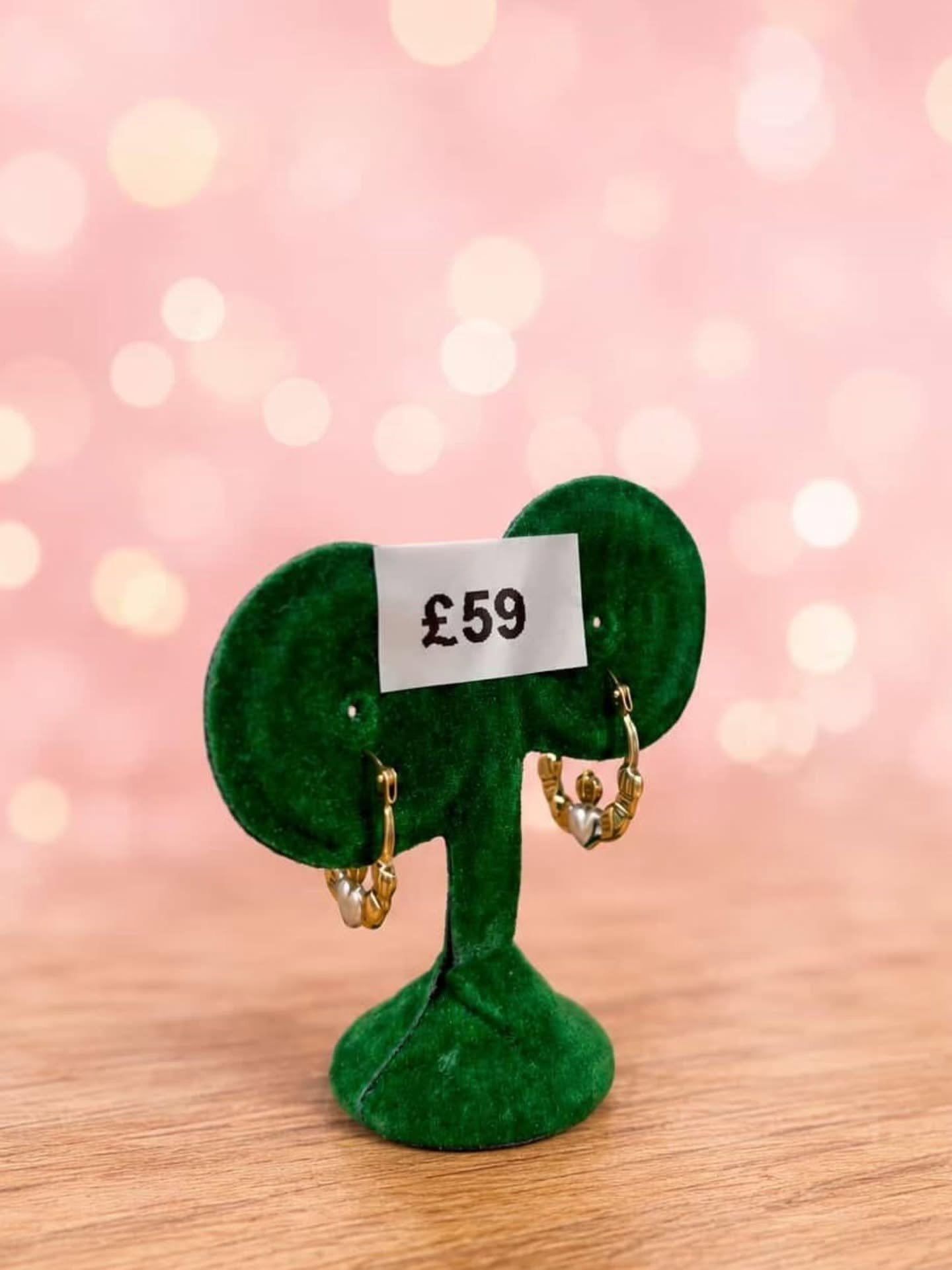 New gold stock ✨️

Just landed in store, these little 9ct two coloured Claddagh huggie earrings 🫶🏻 the perfect accessory to add some cuteness to your look💛 ideal for children too due to the size and design🤭

📍The Gold Emporium, Stockport Road, L
