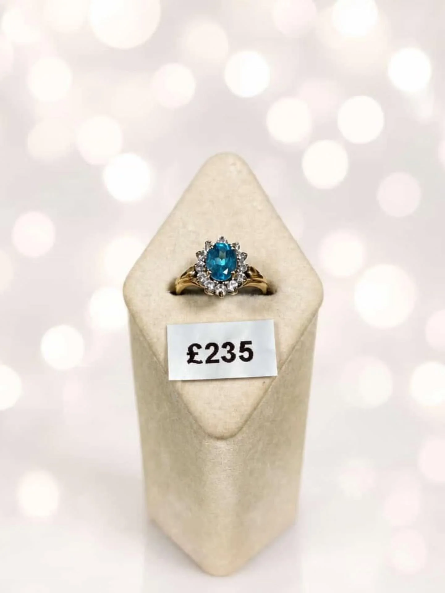 New gold stock 💛 

Just in, we have this 9ct cubic zirconia cluster ring with the most gorgeous colour of blue in the center 😍 a very pretty piece to have as part of your jewellery collection ✨️

We offer deposits and part payments with 3 months to