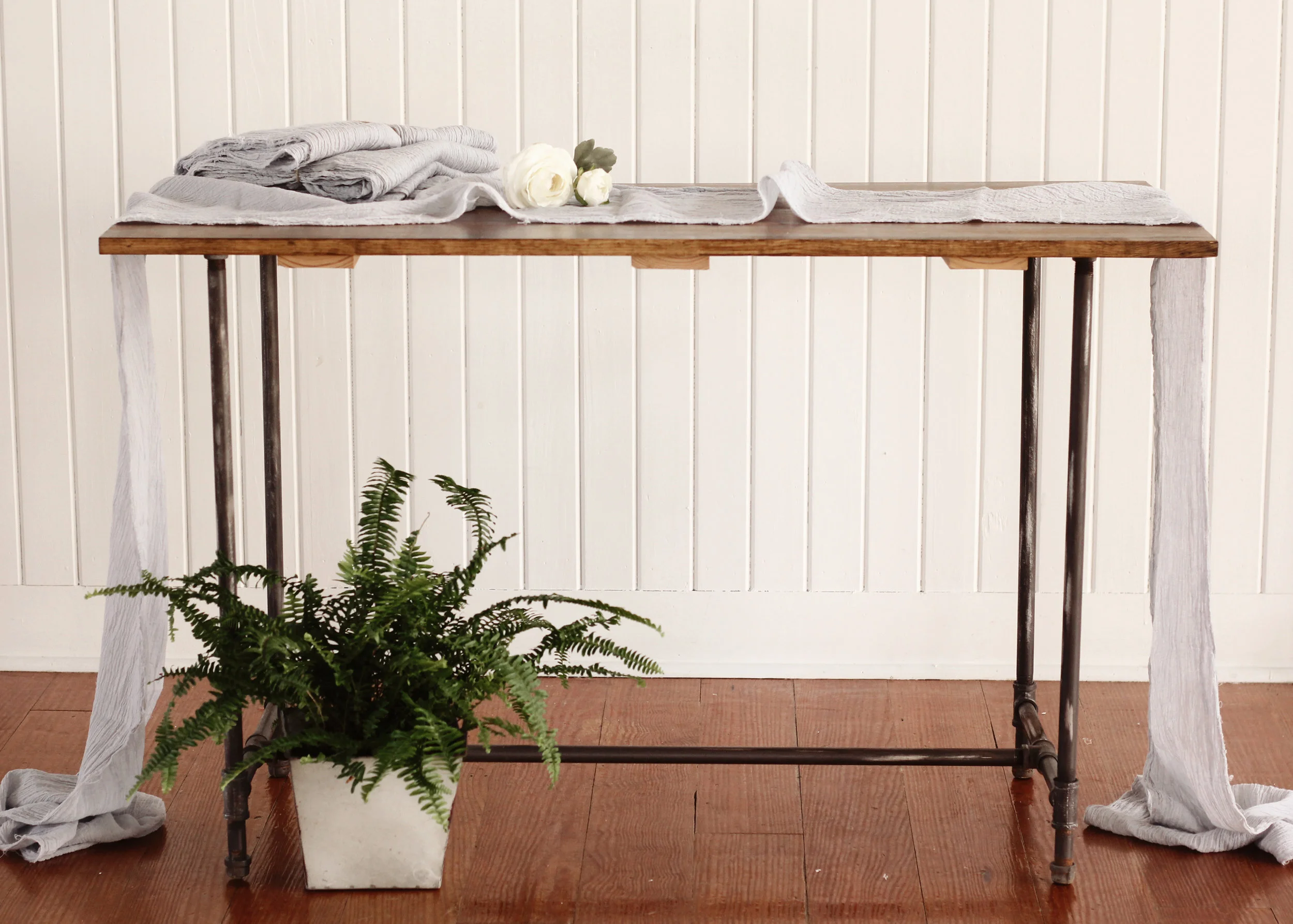 Industrial pipping table