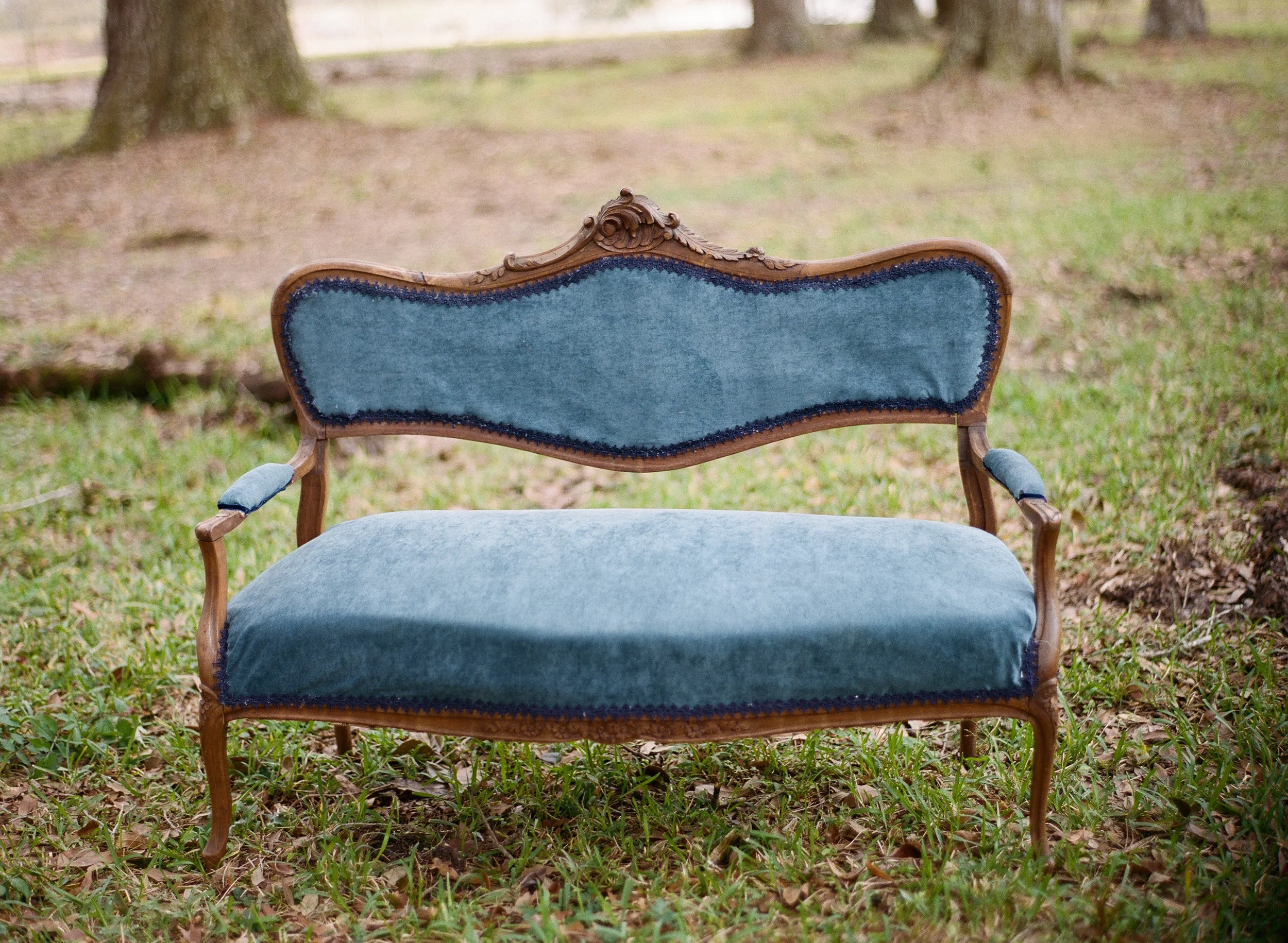 Vintage-blue-settee.jpg