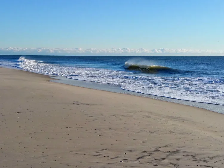 wave-spray.webp