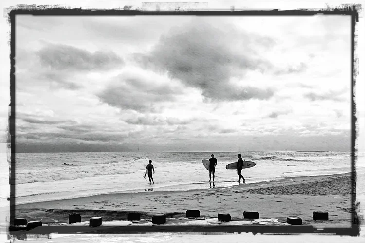3-surfers-bwb.webp