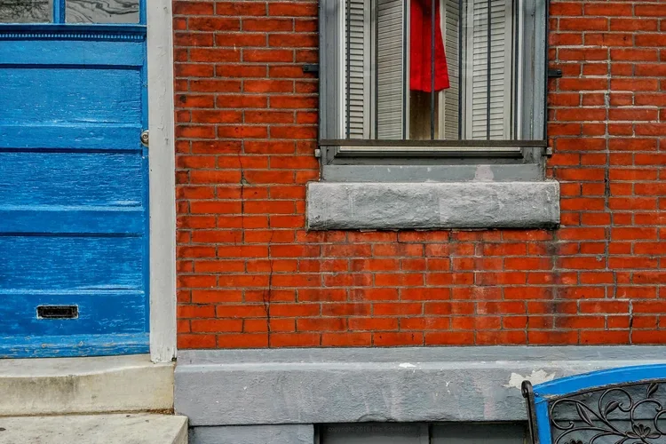 red-curtain-pe-c.webp