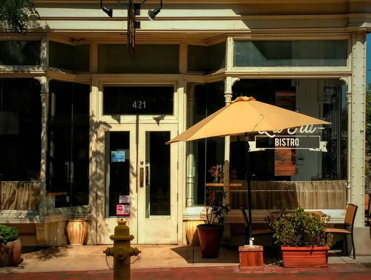 bistro-r.webp