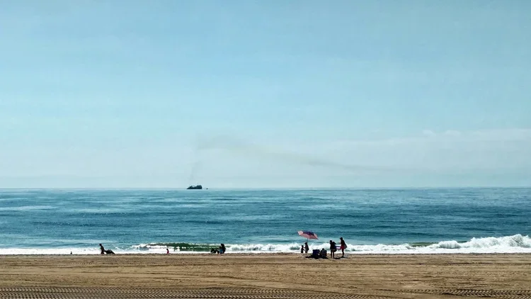 distant-ship.webp