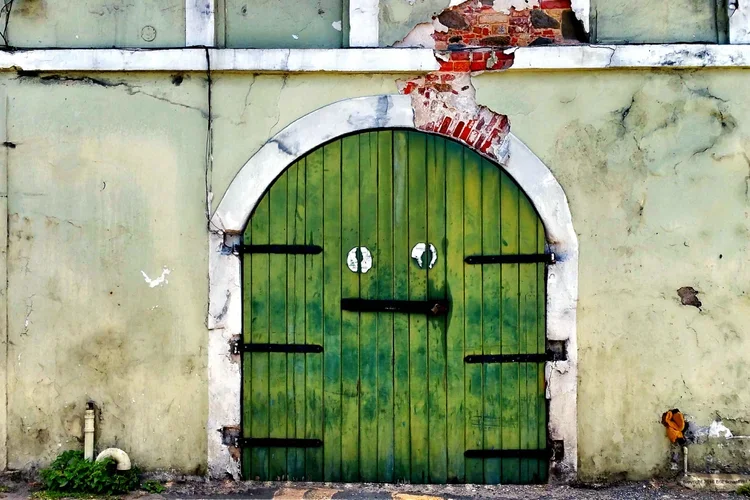 green-ghost-c-e.webp