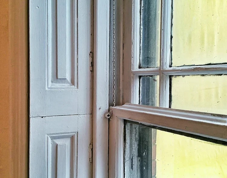 window-11x14-r.webp