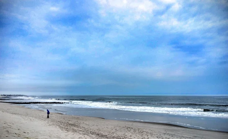 blue-beach-jacket-e.webp