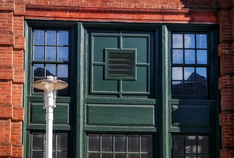 square-window.webp