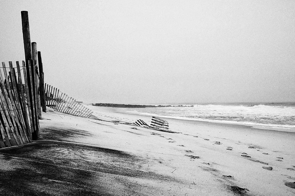 fence-down-bw-r4.webp