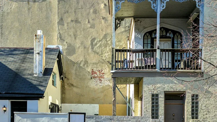 balcony-e.webp