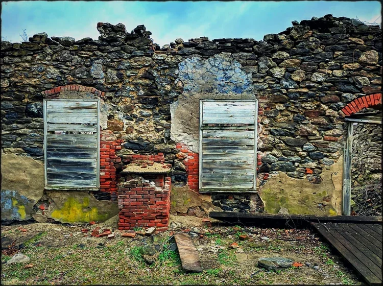 boarded-up-e.webp