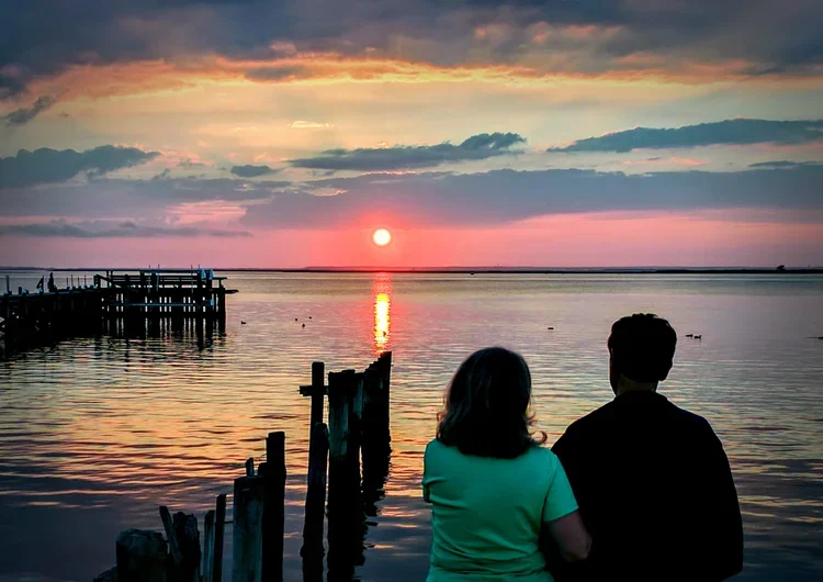 watching-sunset-e.webp