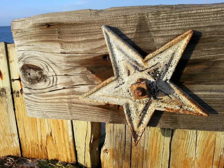 iron-star-e.webp
