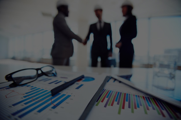 business-objects-with-executives-discussing-blueprint-at-meeting_11098-4066.jpg