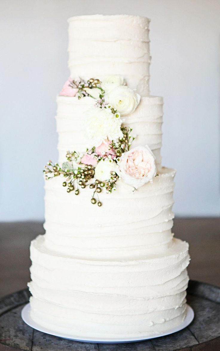 Cake by Cake-ology , Photo by Kat Willson via Style Me Pretty