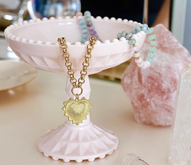 Hearts are everywhere! 🤍 Radiant - Puffy - Enamel - Pav&eacute; ~ online &amp; in stores GET YOURS @thestoremv @heidisays @twoskirtssf #heartpendant #heartpendantnecklace #puffyheartcharm #pavejewelry #jewelry #marthasvineyard #giftsforher #layering