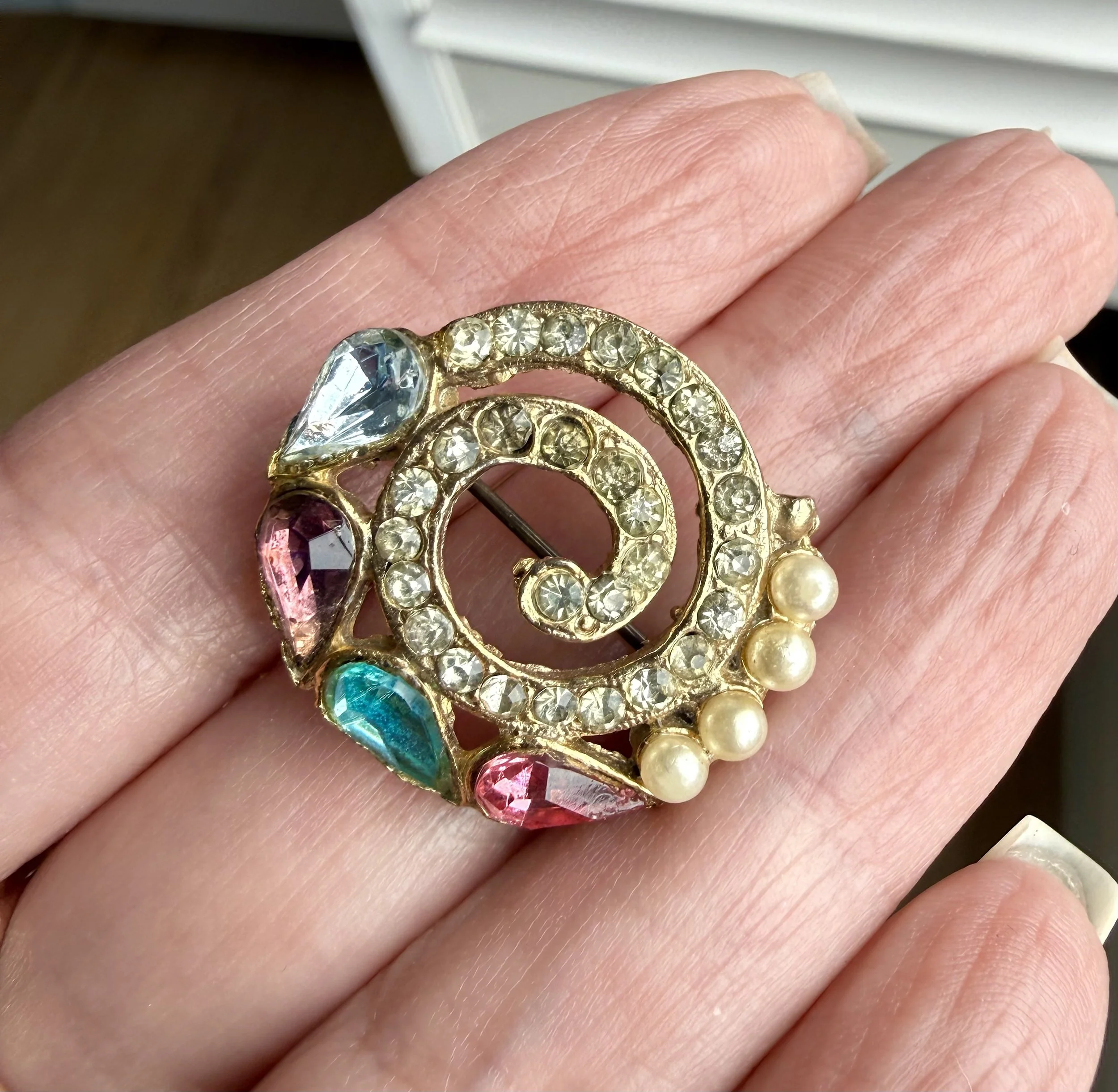 Brooch_vintagecolor.jpg