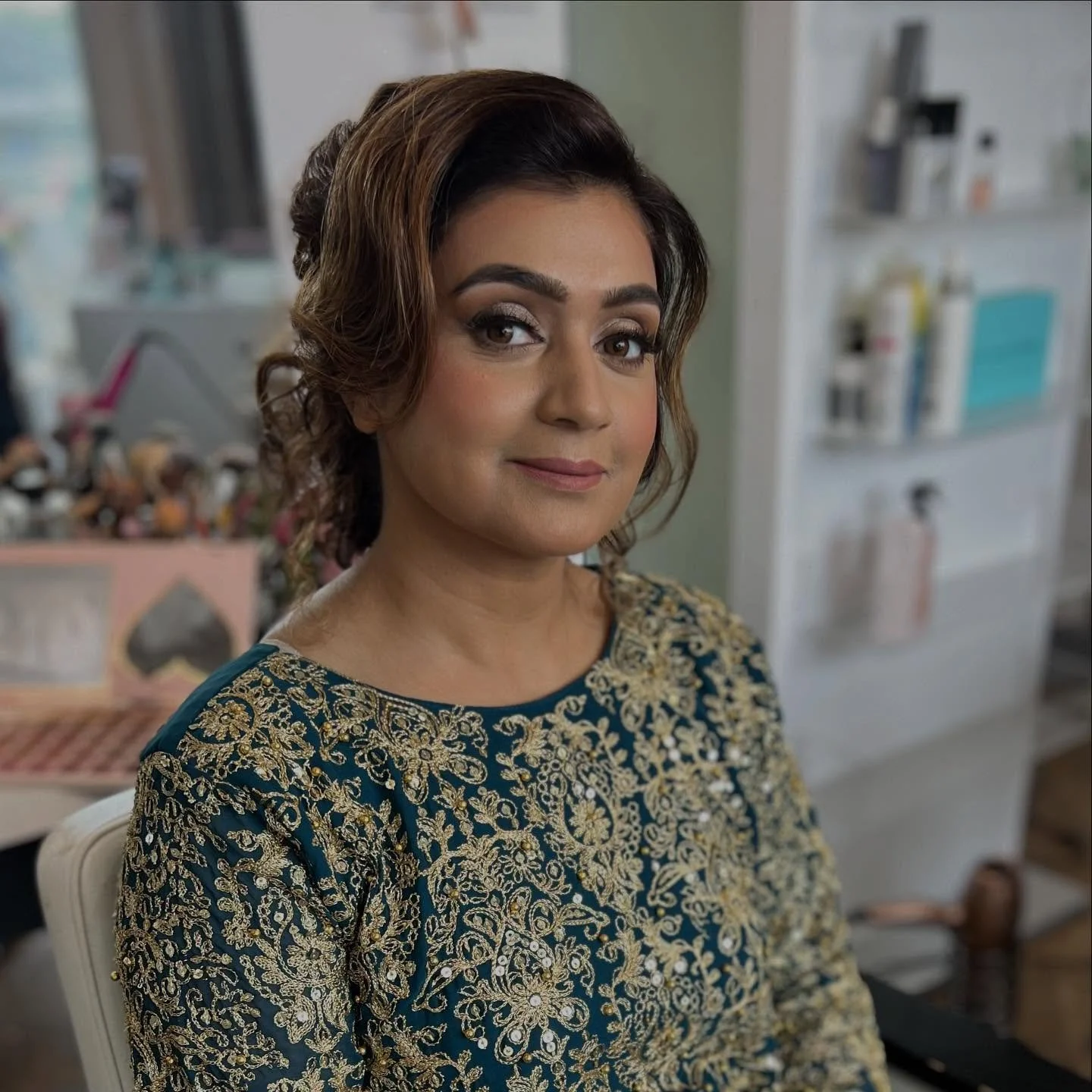 HAIR AND MAKEUP TRANSFORMATION! For my lovely client and friend Sarah wow we have known each other for years. We lost touch for a long time and she messaged me out of the blue for a makeover, we had so much fun chatting through the whole process than