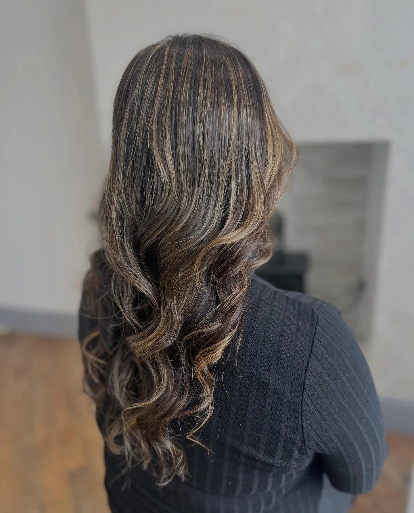 HAIR COLOUR TRANSFORMATION! Just loving the finish result we didn&rsquo;t take a before video such a shame. 

This lady wanted to go lighter so we went for a full head highlights in a balayage style. So pleased with the result ☺️

May I add I do get 