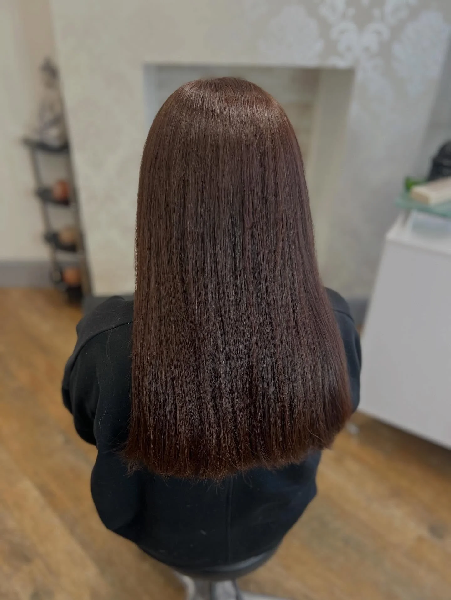 HAIR CHOCOLATE BROWN PLEASE! Today&rsquo;s colour turned out beautiful we was super pleased with the result I was so excited to use my new Lizzie Kertain styling products. 
Check out the different by seeing the before and after pics. 

#kertaintreatm