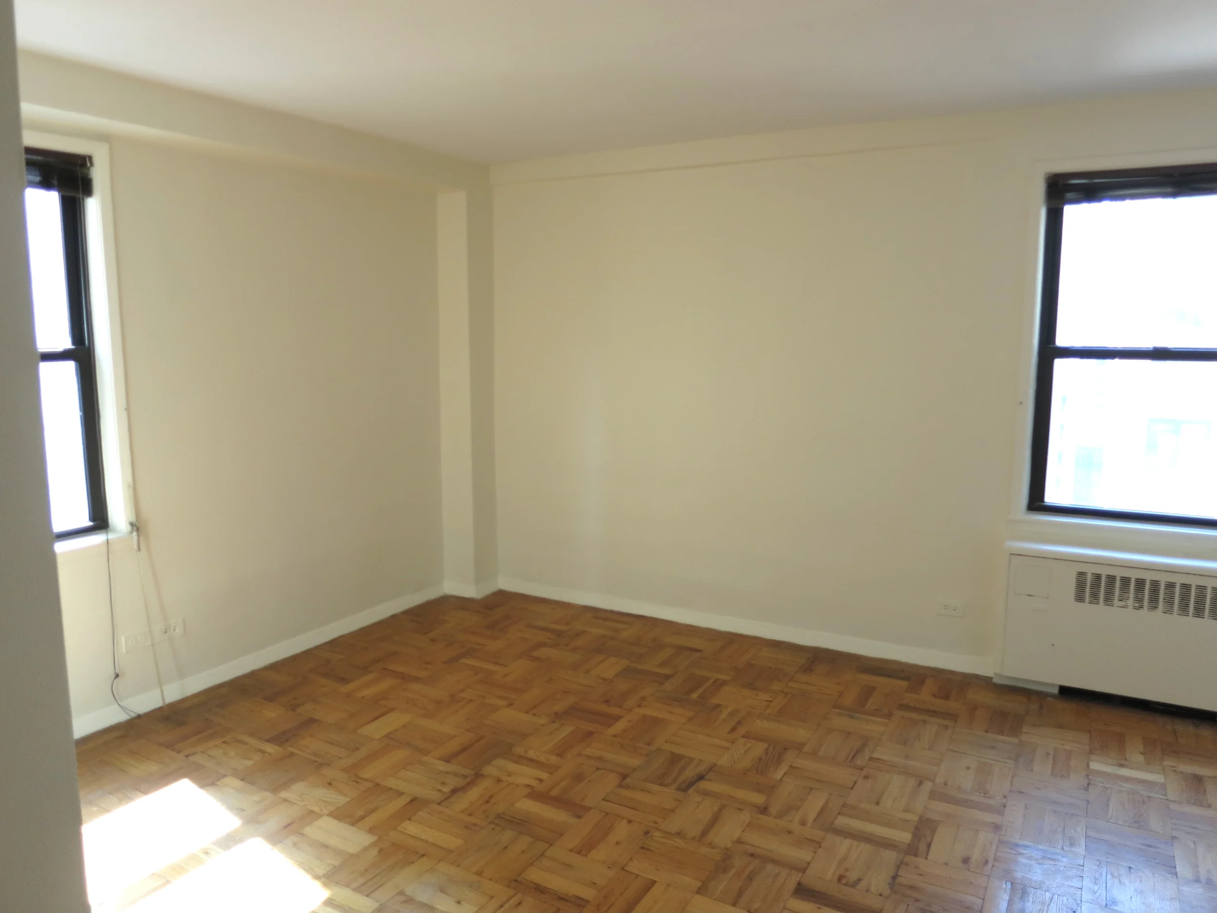 BrianLeighton_301BedroomLeft1.jpg