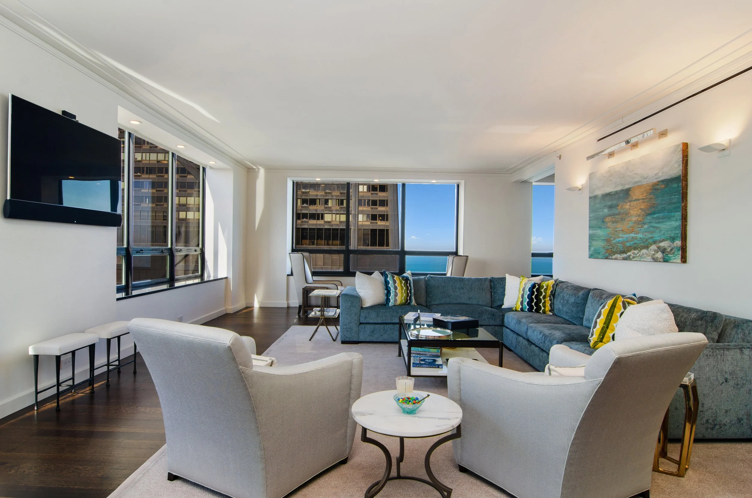 02_180EPearsonSt_Apt4601_1_LivingRoom_HiRes.jpg