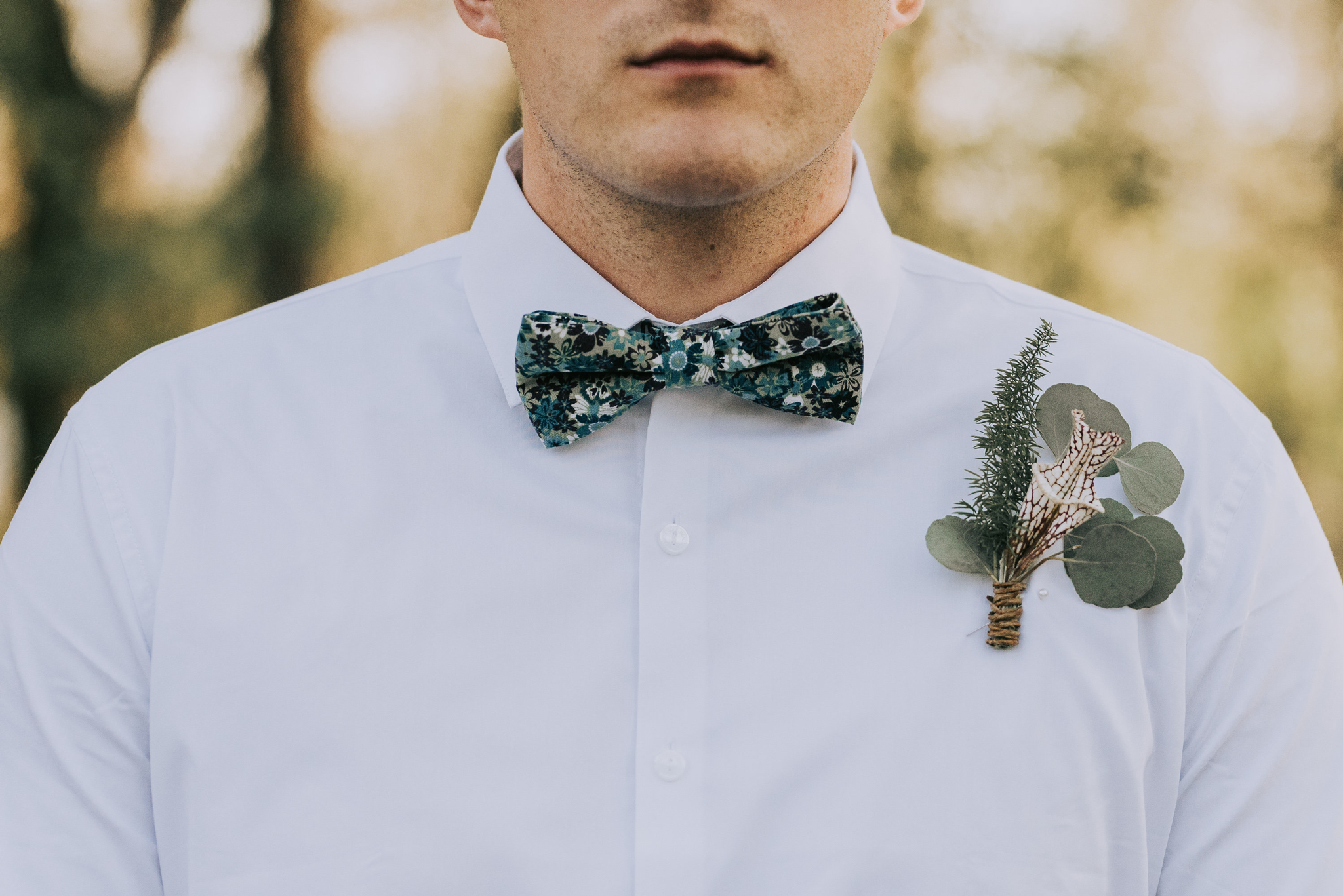 aendee-floral-bow-tie-eucalyptus-boutineirre.png