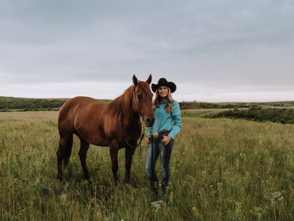mandan-rodeo-northdakota-senior-portraits-horses.jpg