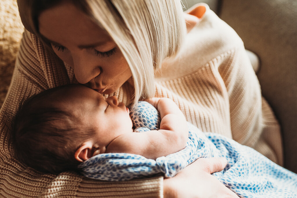 bismarck-mandan-newborn-photography-home-26.jpg