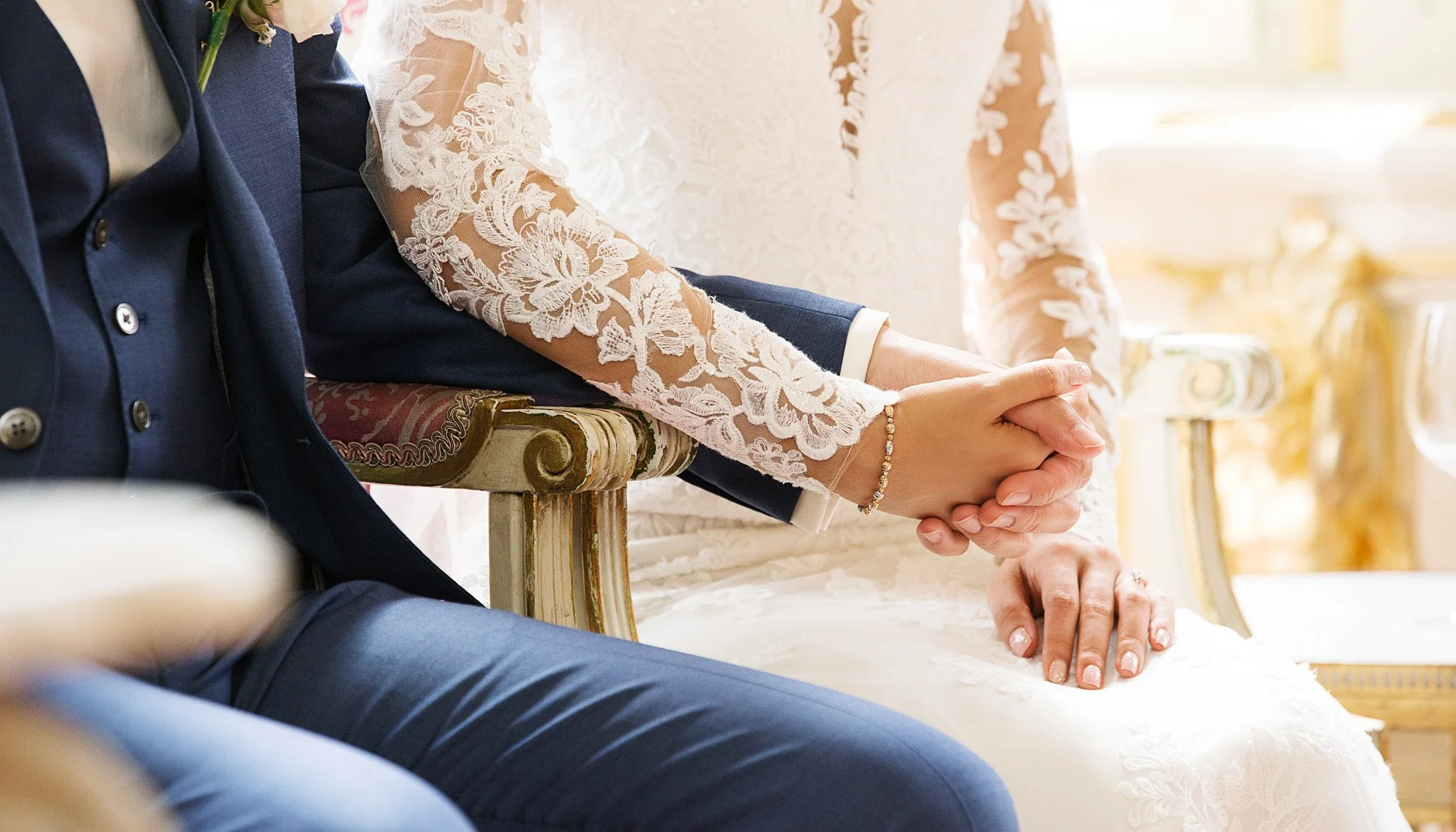 LM425B_FAV053_t PROMO.jpg