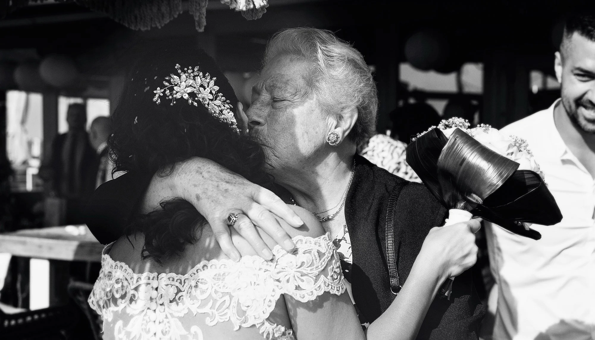 LM565_FAV057 PROMO.jpg