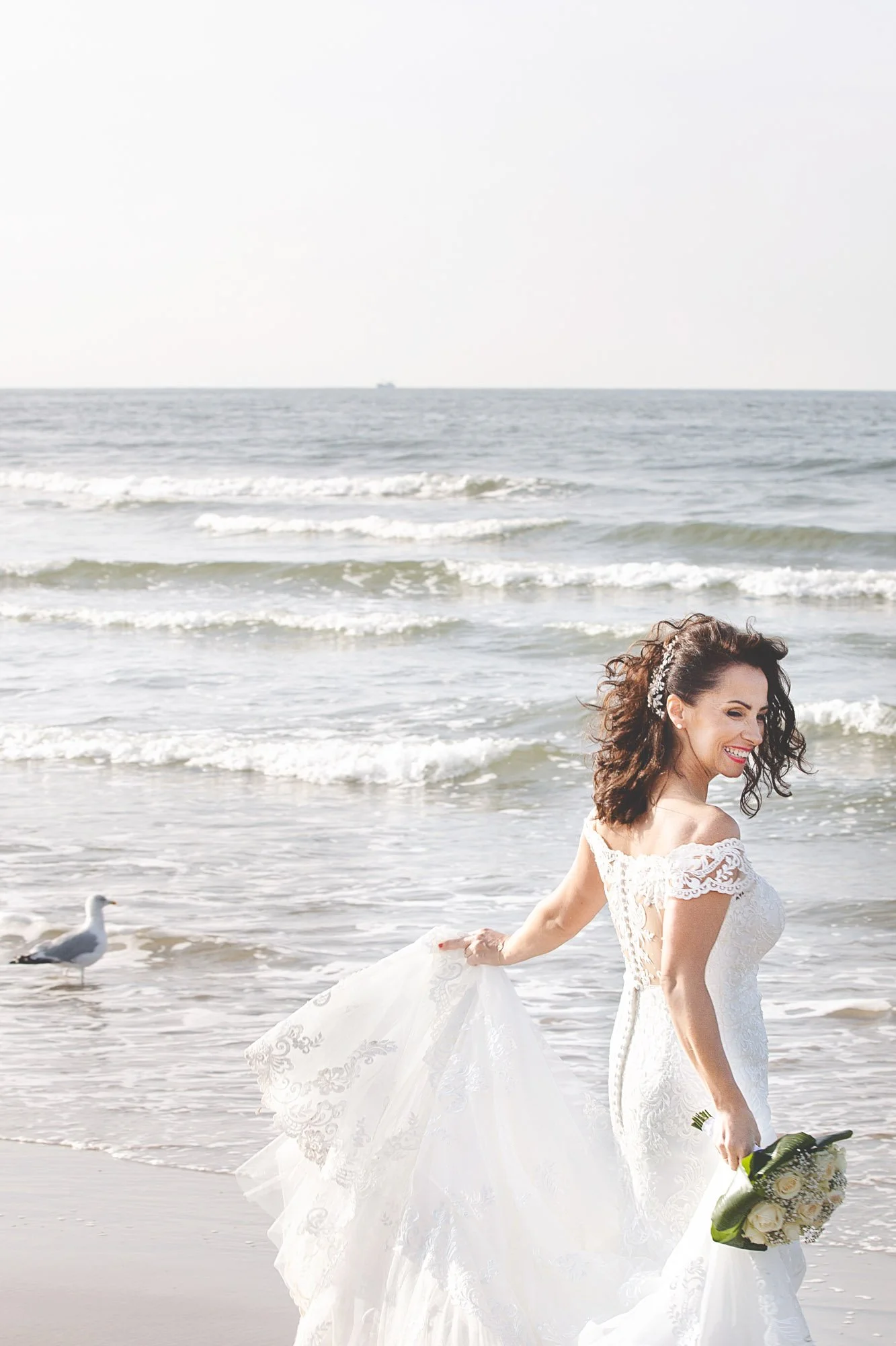 LM565_FAV082 PROMO.jpg