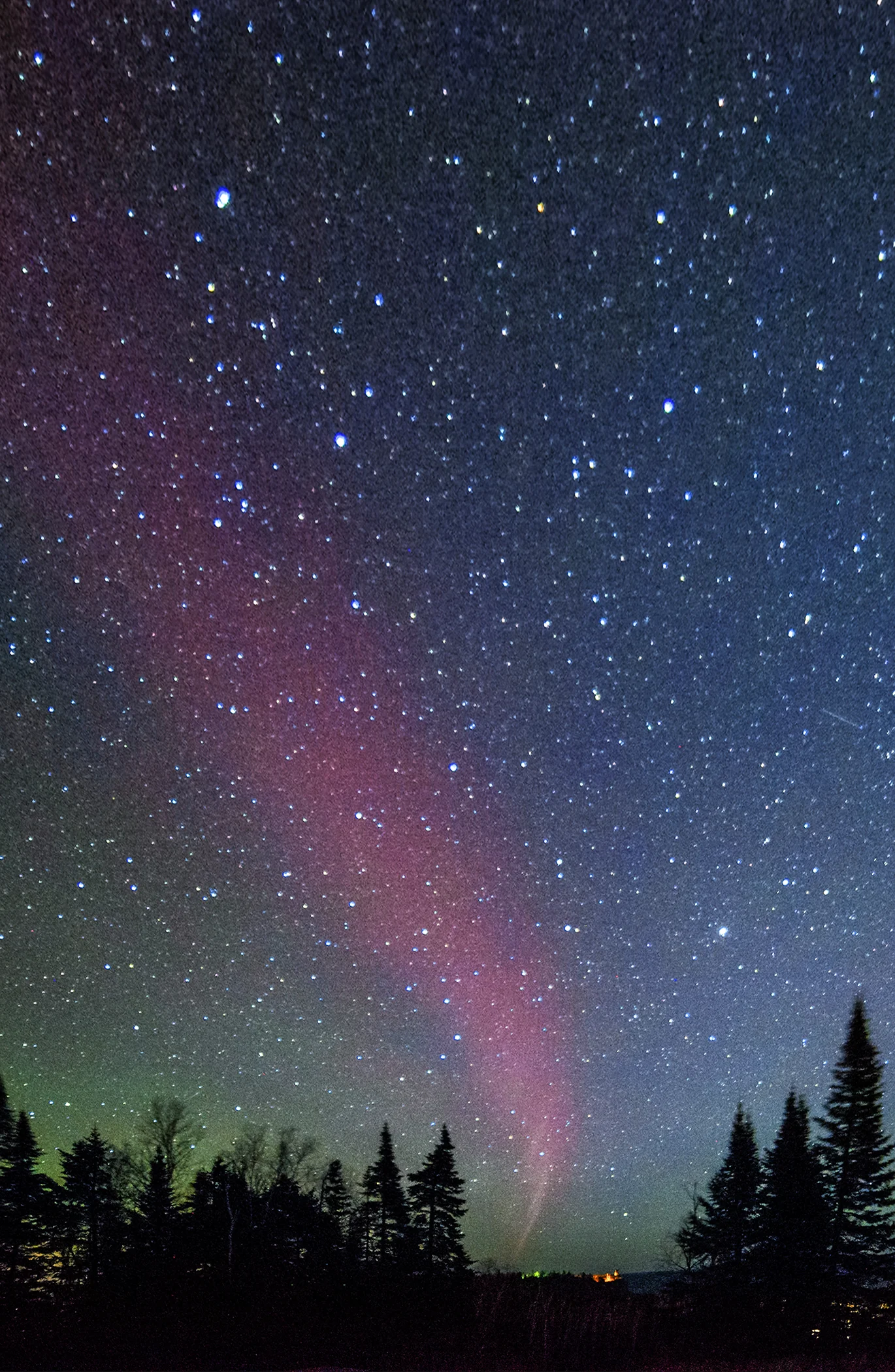 6947~COP~AURORA_ARC_AT_SPLIT_ROCK~Laehn~Geri~WNC.jpg