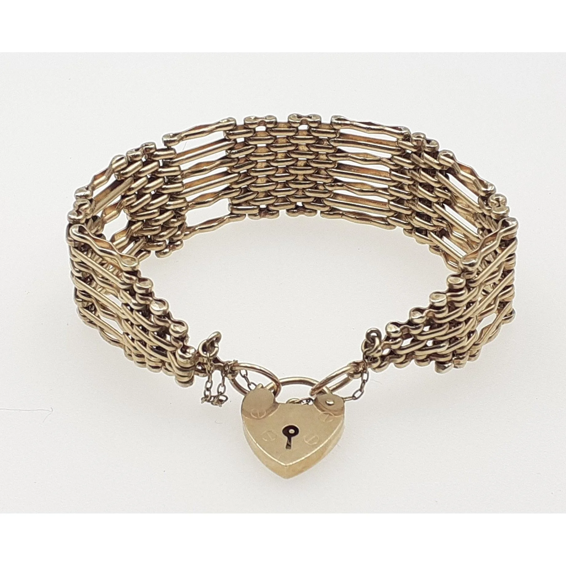 Guide: £750-950 in 12th December 2025