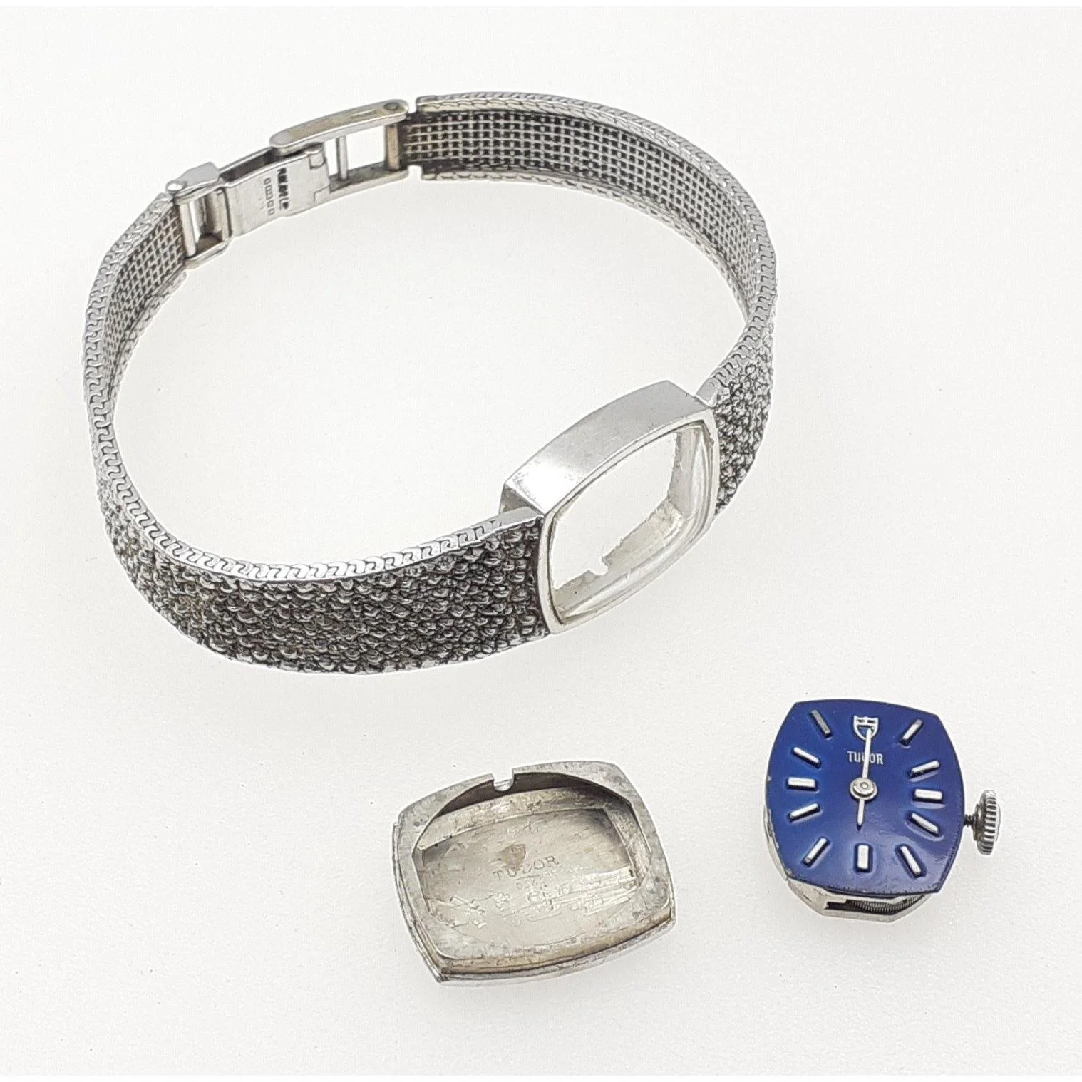 Guide: £500-900 in 12th December 2025