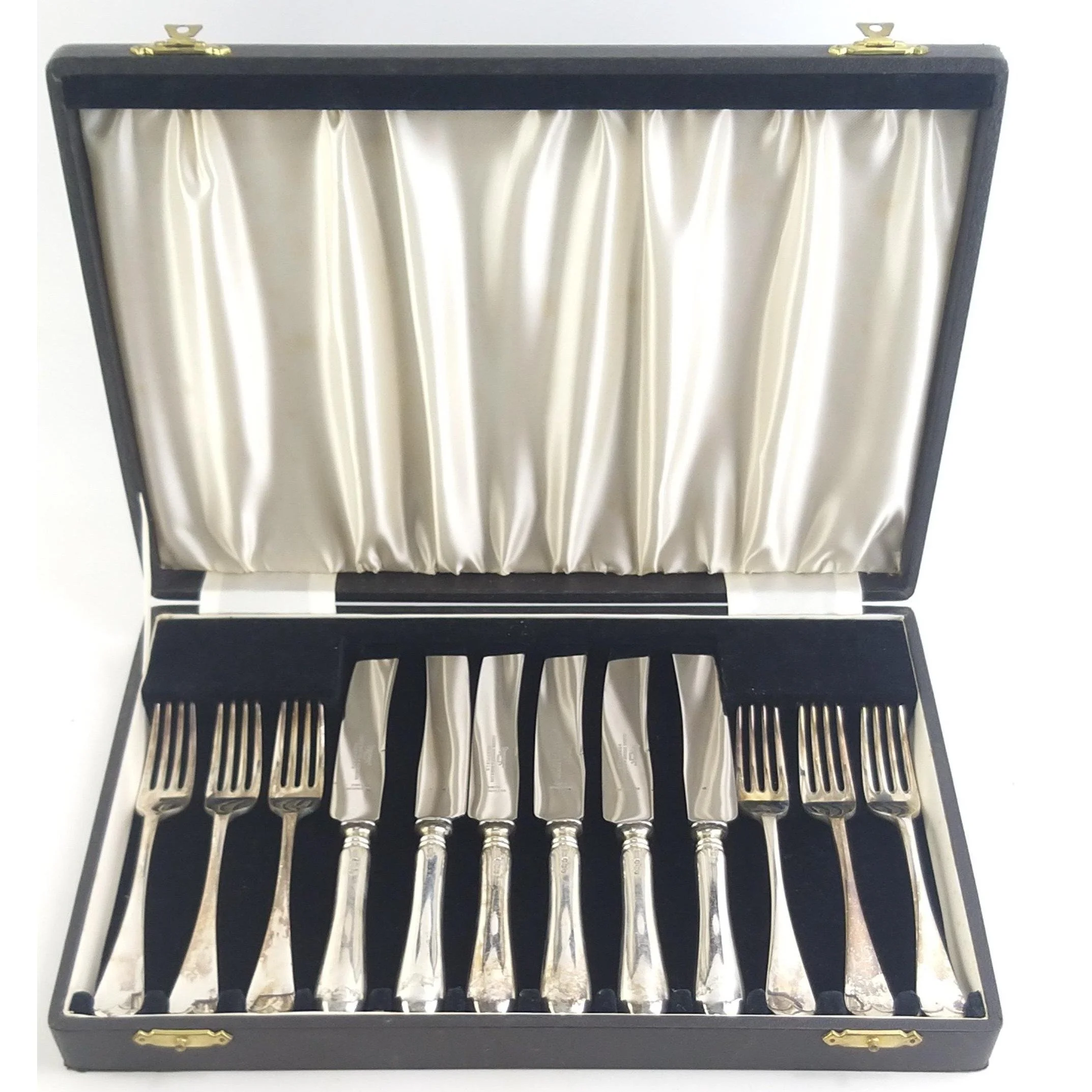 Guide: £350-550