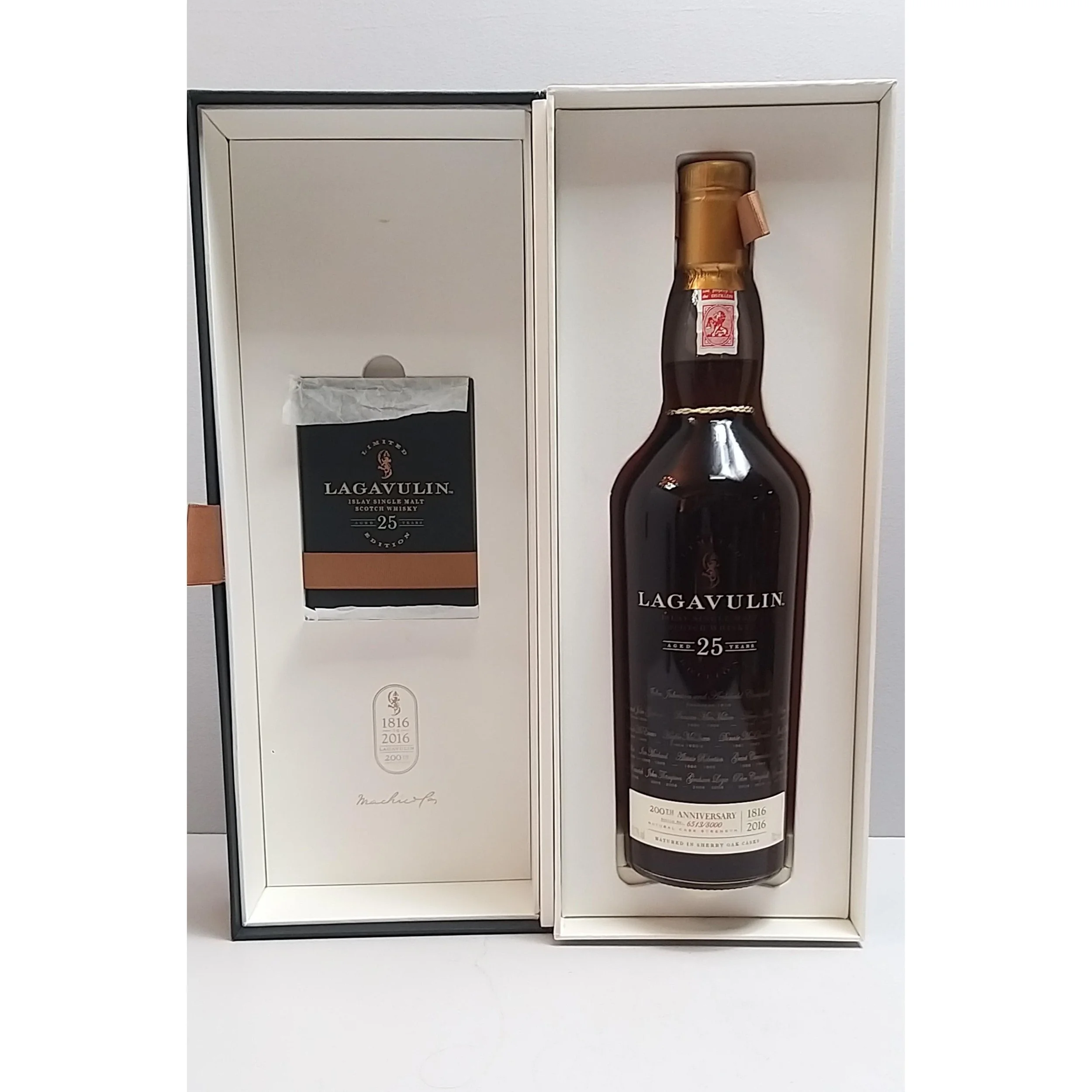 LAGAVULIN Islay Single Malt Aged 25 Years