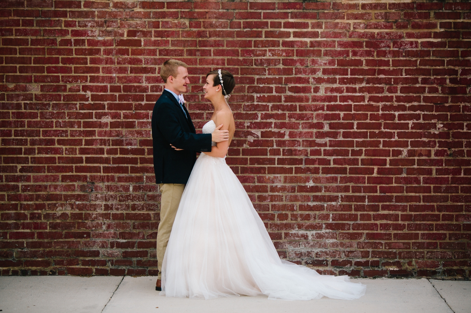 downtown chattanooga wedding bride groom