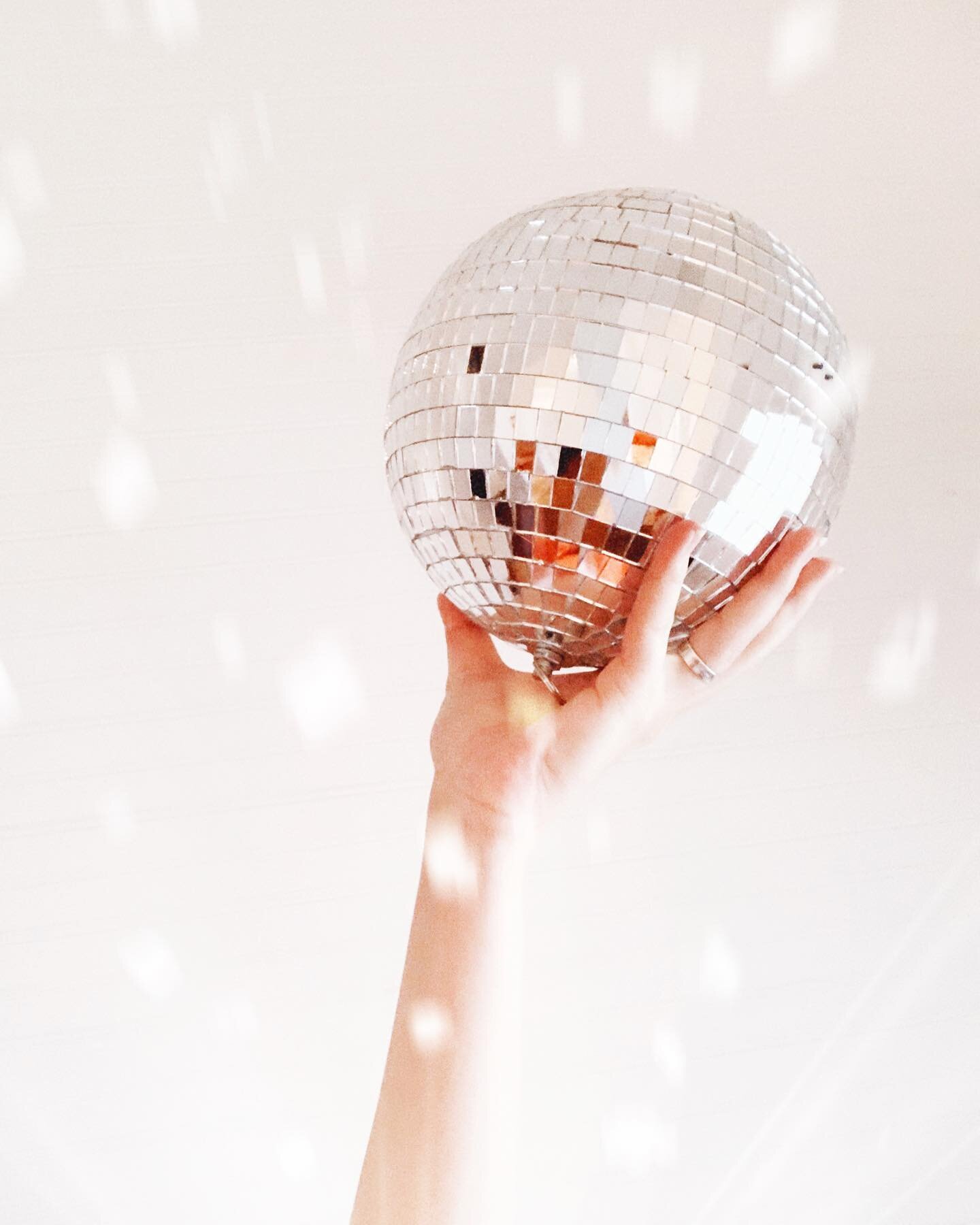 Workin' on some hot stuff baby this mornin' ✨

There's a bunch of disco balls rollin' around over here - let the party decor prep commence! One week left until 32! 🤗

Happy Saturday Morning Fever y'all! 🕺🏻✨

#TheClassyHippie