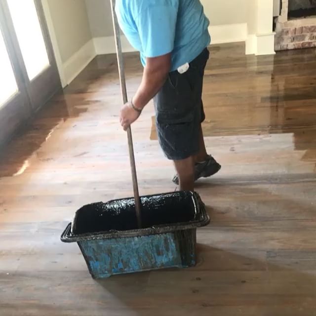 So satisfying to watch ๐๐ป #hardwoodfloors #flooring #construction