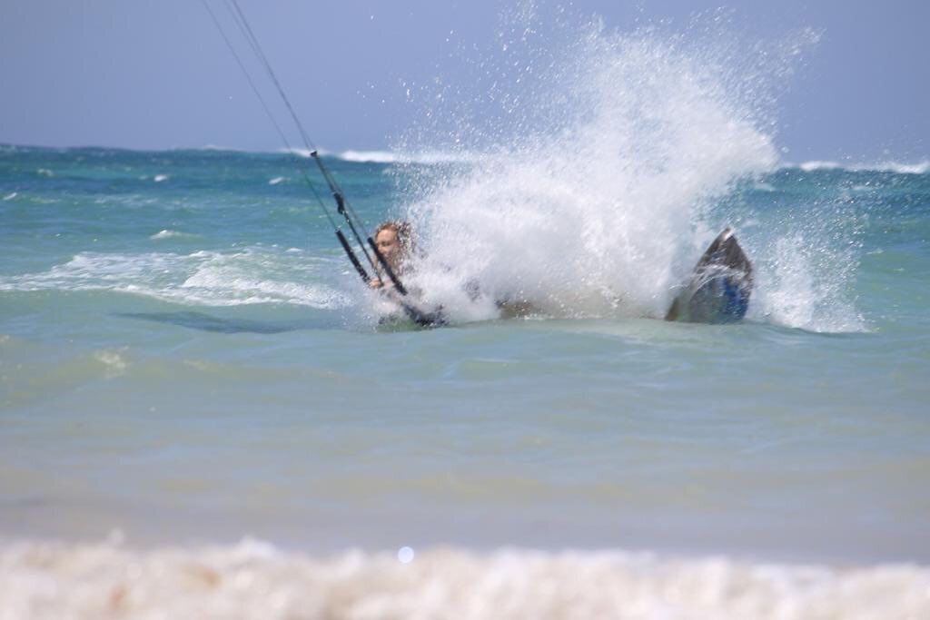 Starting off the weekend with a BANG! 💦 💥 

#kenya #dianibeach #dianibeachkenya #h2oextreme #kitesurfingkenya #kitesurfingdianibeach #kitespot #kitesurfingdestinations #letskitesurf #kenya254 #🇰🇪