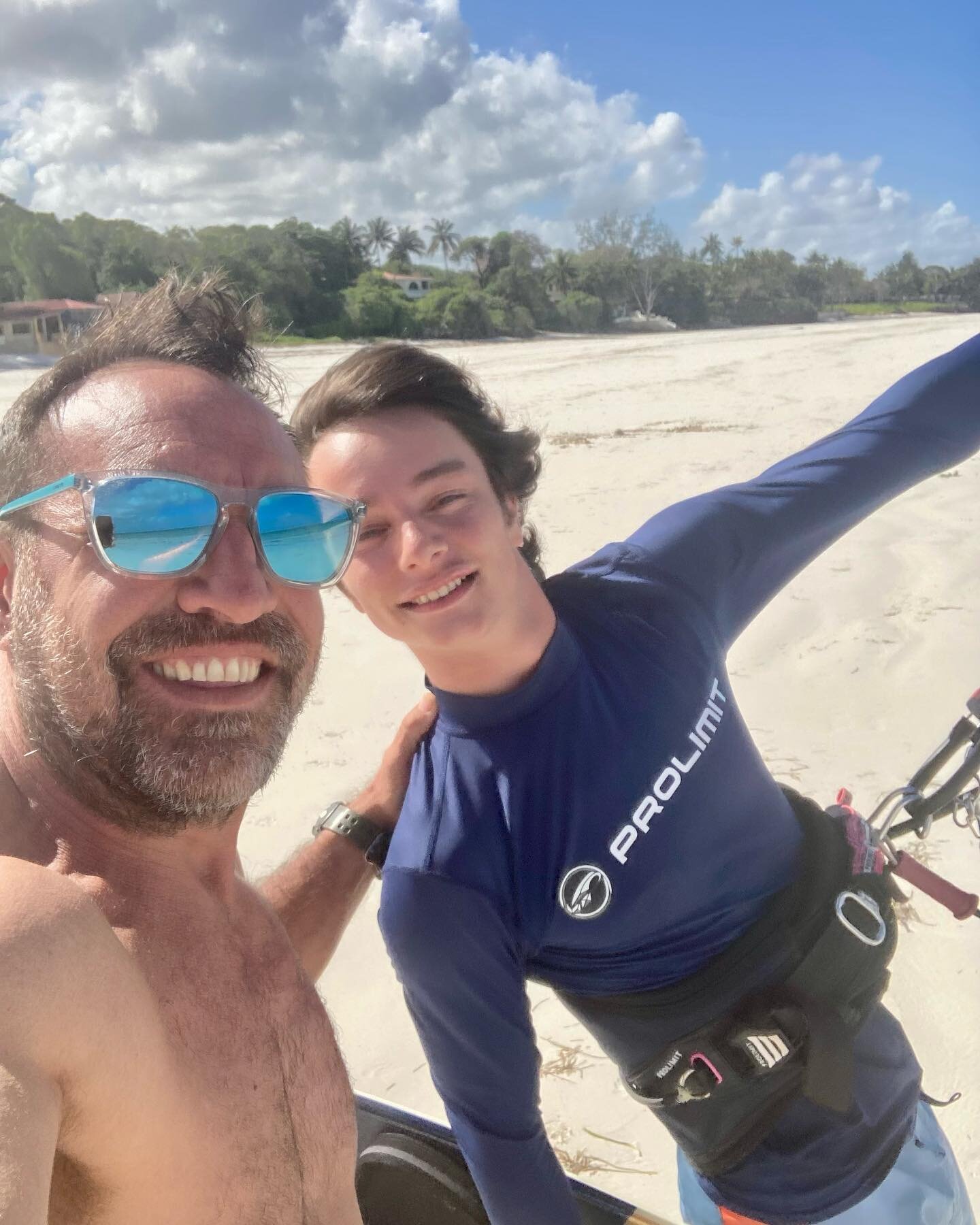 Generations of #h2oextreme @boris_polo_adventures @lorenzo.polo_ @enopolo #dianibeach #galubeach #kitesurfing #indianocean #extremesports #watersports #paradise @ozonekites #kenya #beachlife #beachtime #alwayssummer #kitespot