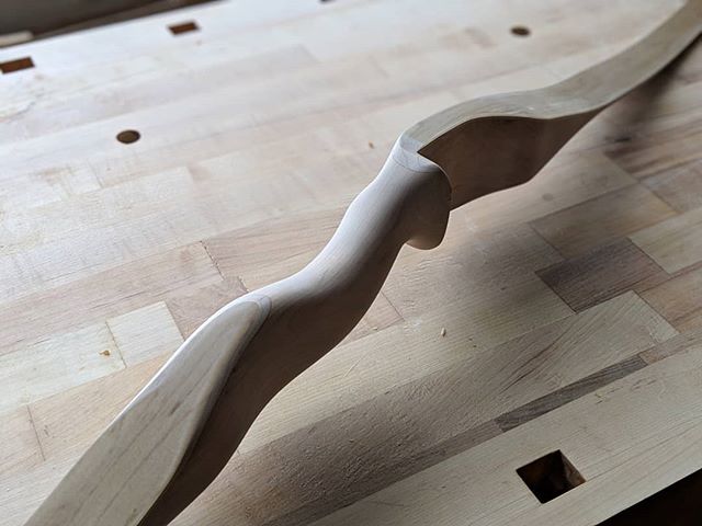 Ready for finish. .
.
.
.
#woodworking #woodwork #archery #traditionalarchery #bows #bowyer #archerylife #handmade #recurve
#recurvebow #tradlife #wood #woodshop