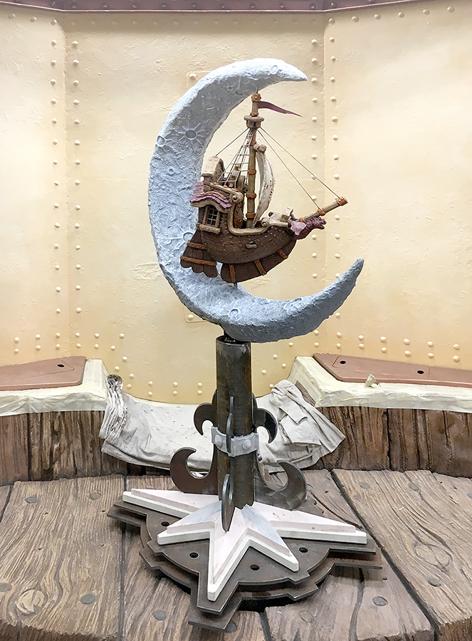 ship centerpiece mounted.png