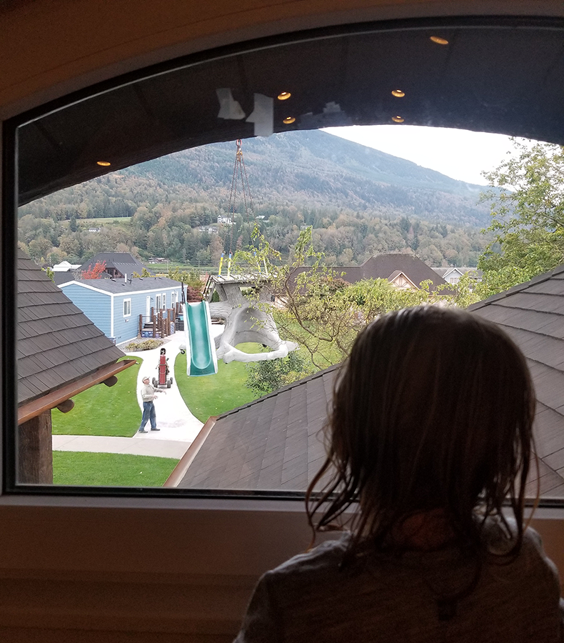 juniper watching treehouse move.png