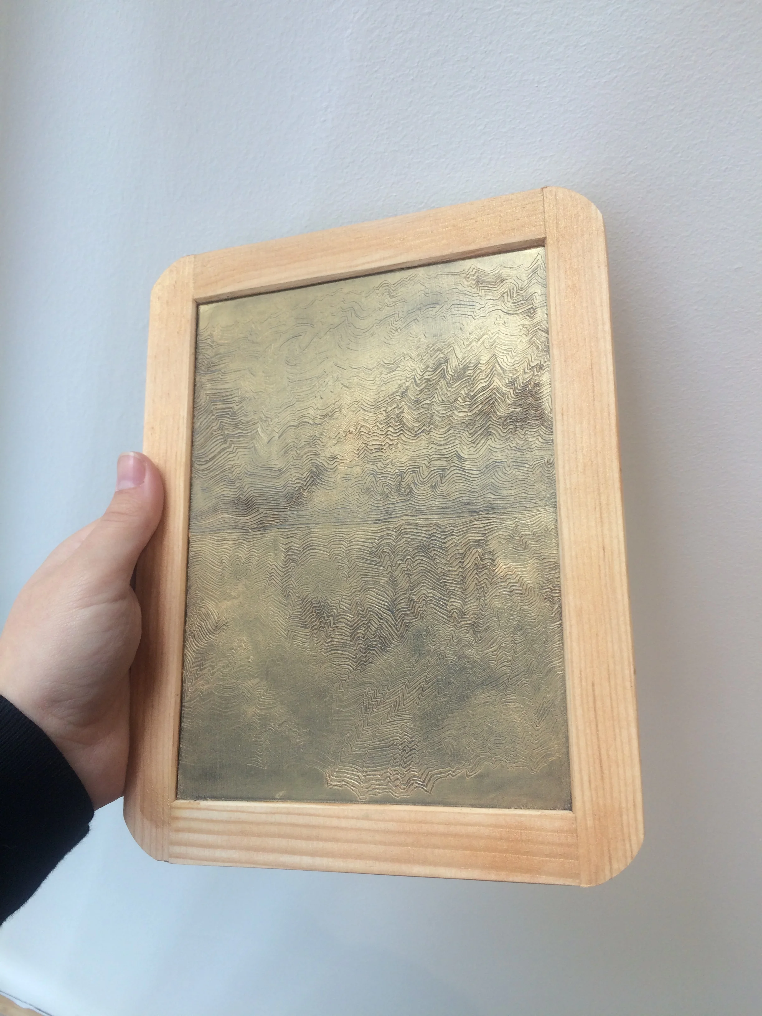It's not gold all that glitters , 2016, toy blackboard (wood and slate), beeswax, eyeshadow.