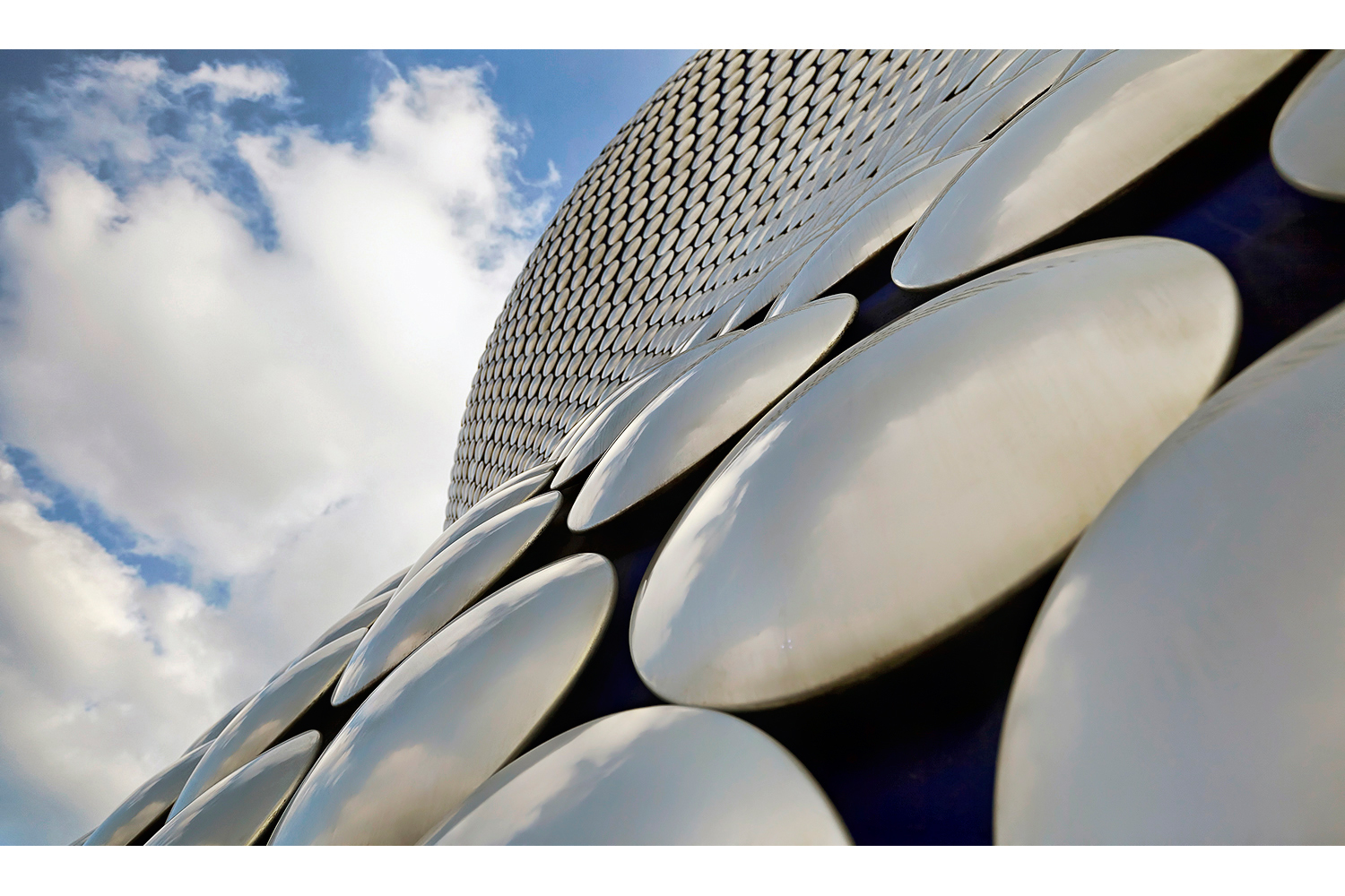 Architectural photography exterior: Selfridges, Birmingham, Midlands, UK. Architects: Jan Kaplický & Amanda Levete. Image (C) Matthewlingphotography.co.uk 